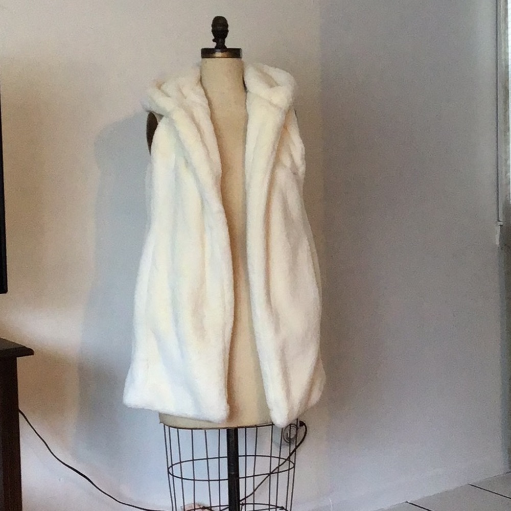 FAUX FUR WINTER WHITE VEST